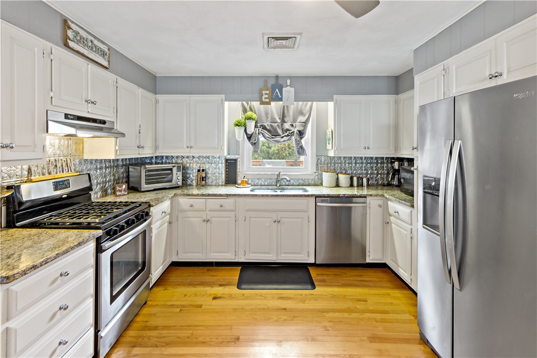64 Winthrop Road Warwick, RI 02888 - Photo 13 of 45 Gallery Image 13