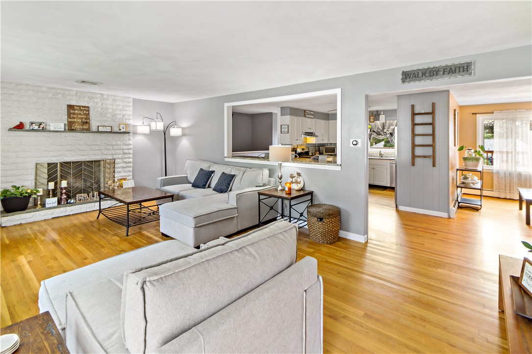 64 Winthrop Road Warwick, RI 02888 - Photo 4 of 45 Gallery Image 4