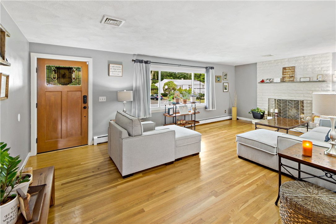 64 Winthrop Road Warwick, RI 02888 - Photo 5 of 45 Gallery Image 5