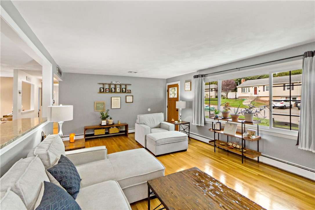 64 Winthrop Road Warwick, RI 02888 - Photo 8 of 45 Gallery Image 8
