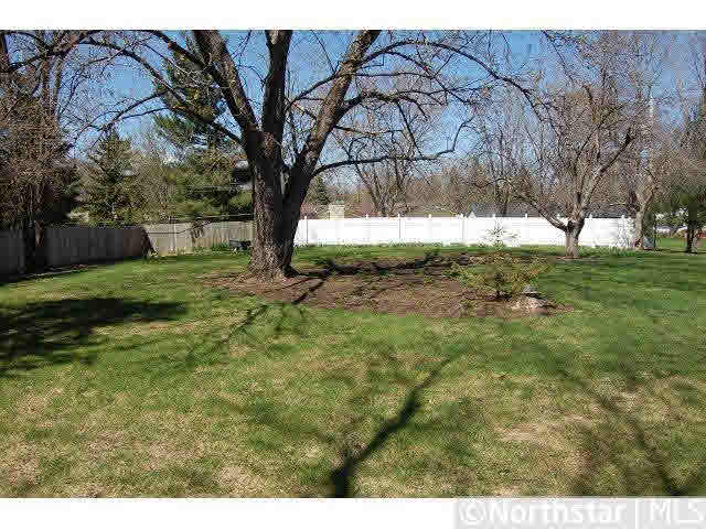 328 Mission Road West Bloomington, MN 55420 - Photo 13 of 14 Gallery Image 13