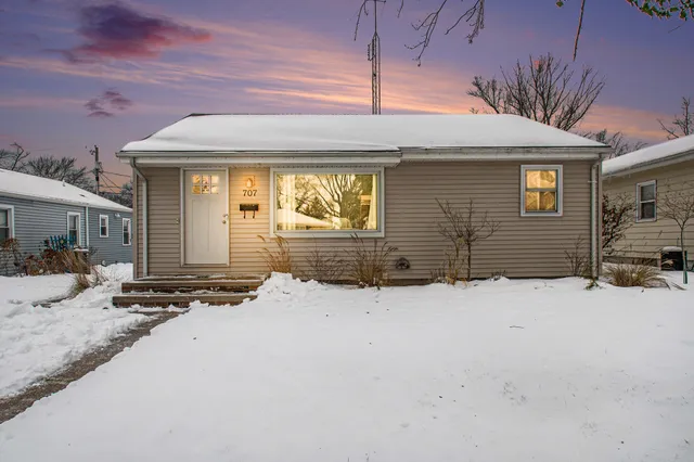 $235,000 | 707 Botham Avenue, St. Joseph, MI 49085