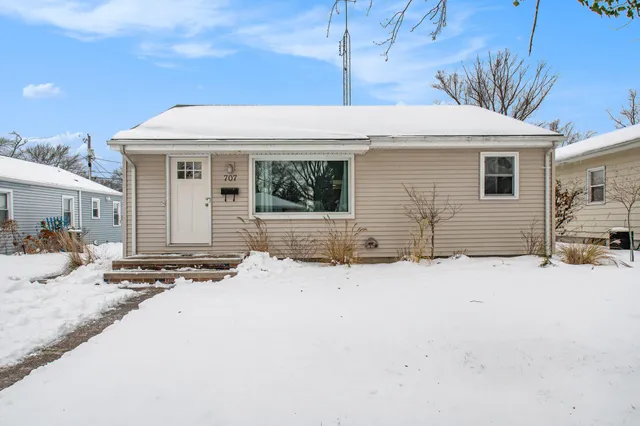 $235,000 | 707 Botham Avenue, St. Joseph, MI 49085
