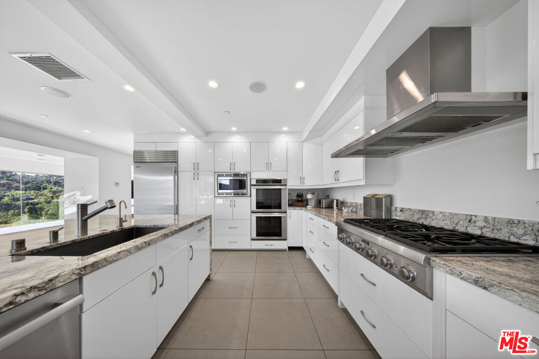 9716 Oak Pass Road Beverly Hills, CA 90210 - Photo 40 of 73
