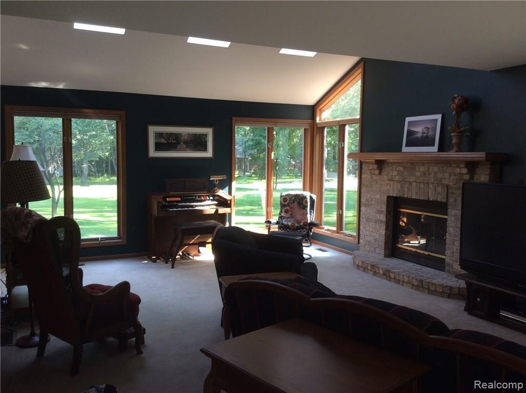 12555 Larkins Road Brighton, MI 48114 - Photo 17 of 35 image.jpg