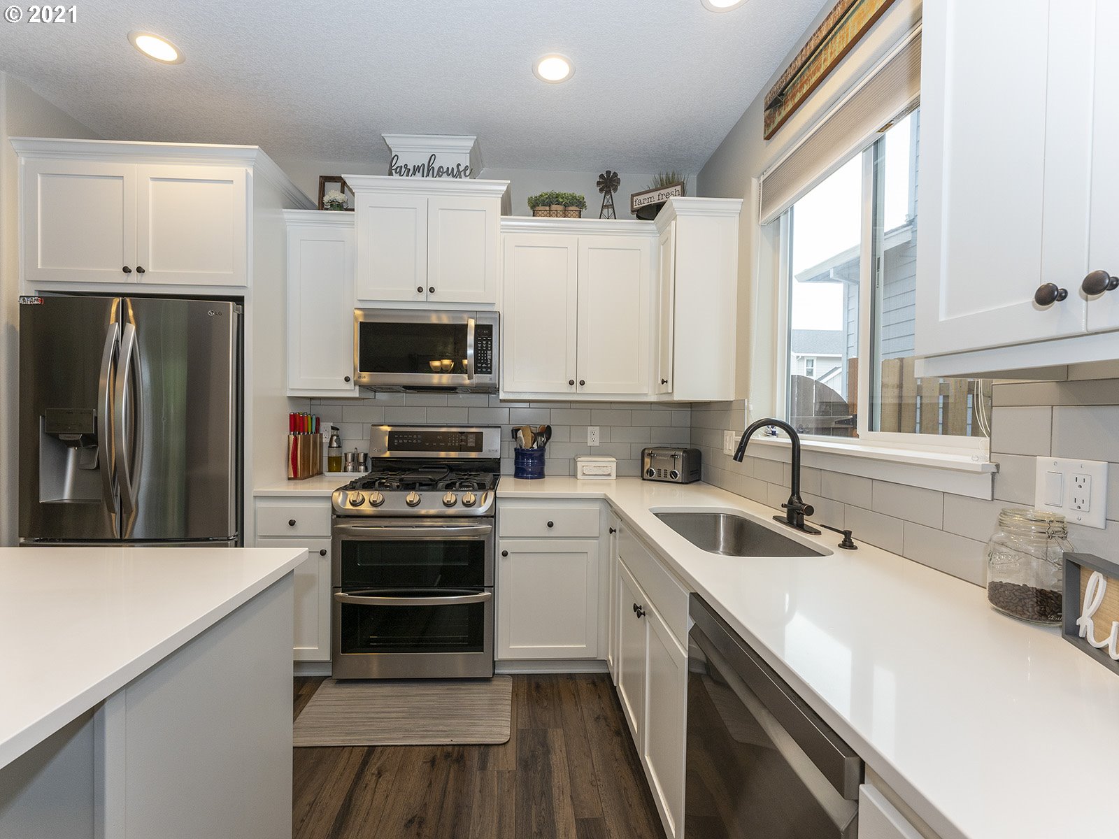 2813 Southeast Baker Avenue Gresham, OR 97080 - Photo 12 of 32 a kitchen with a sink stove and refrigerator