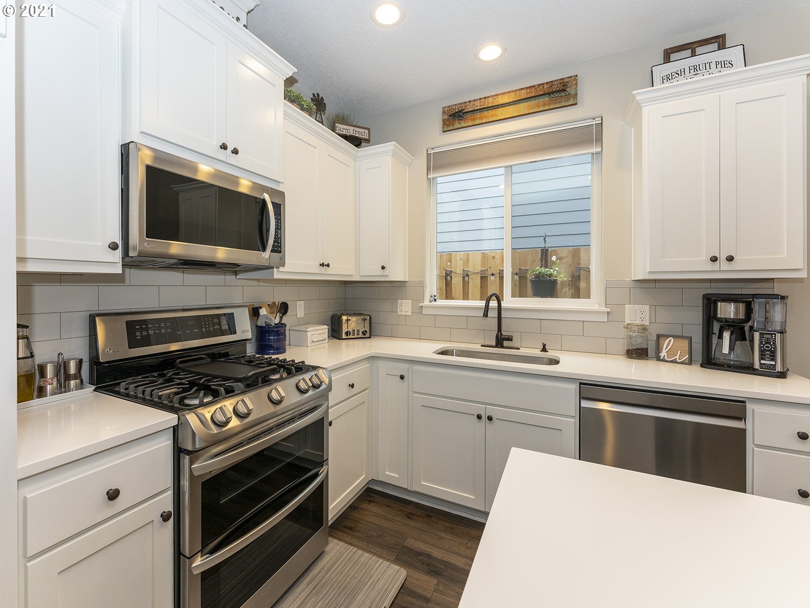 2813 Southeast Baker Avenue Gresham, OR 97080 - Photo 14 of 32 a kitchen with a sink stove and microwave