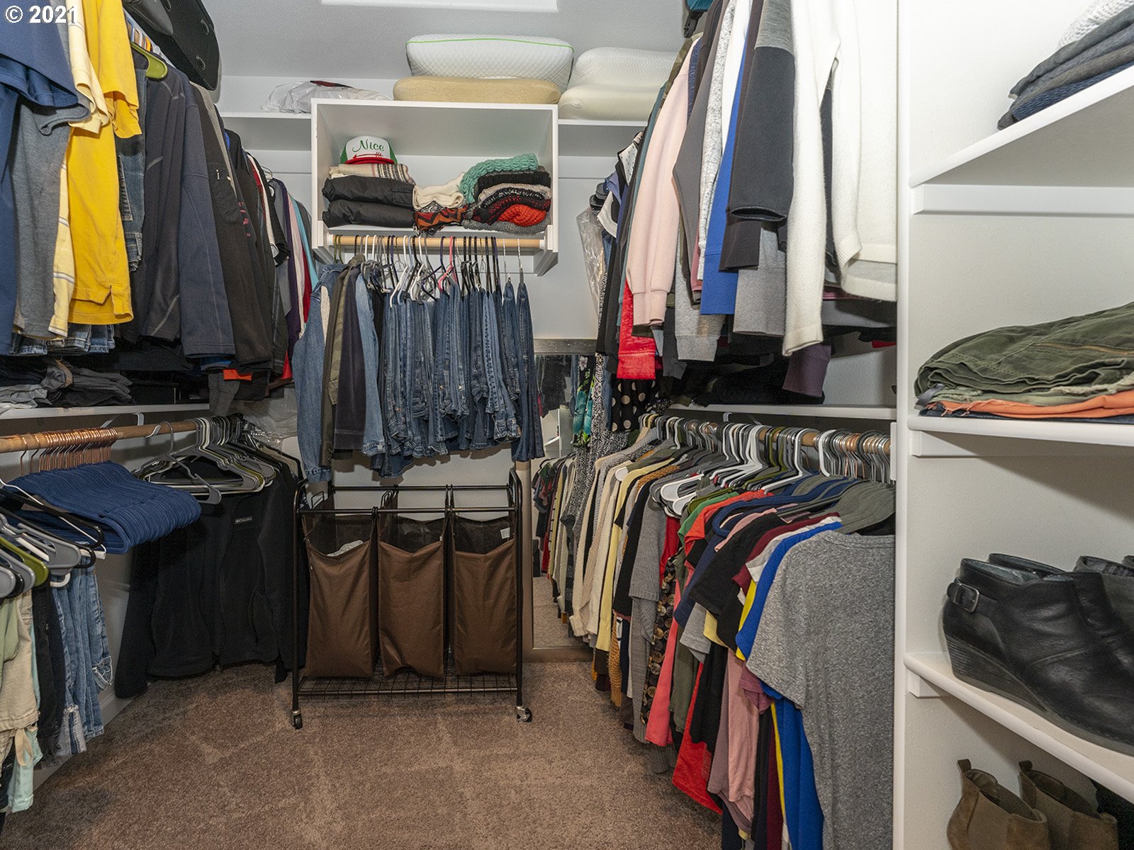 2813 Southeast Baker Avenue Gresham, OR 97080 - Photo 17 of 32 a view of walk in closet with clothes