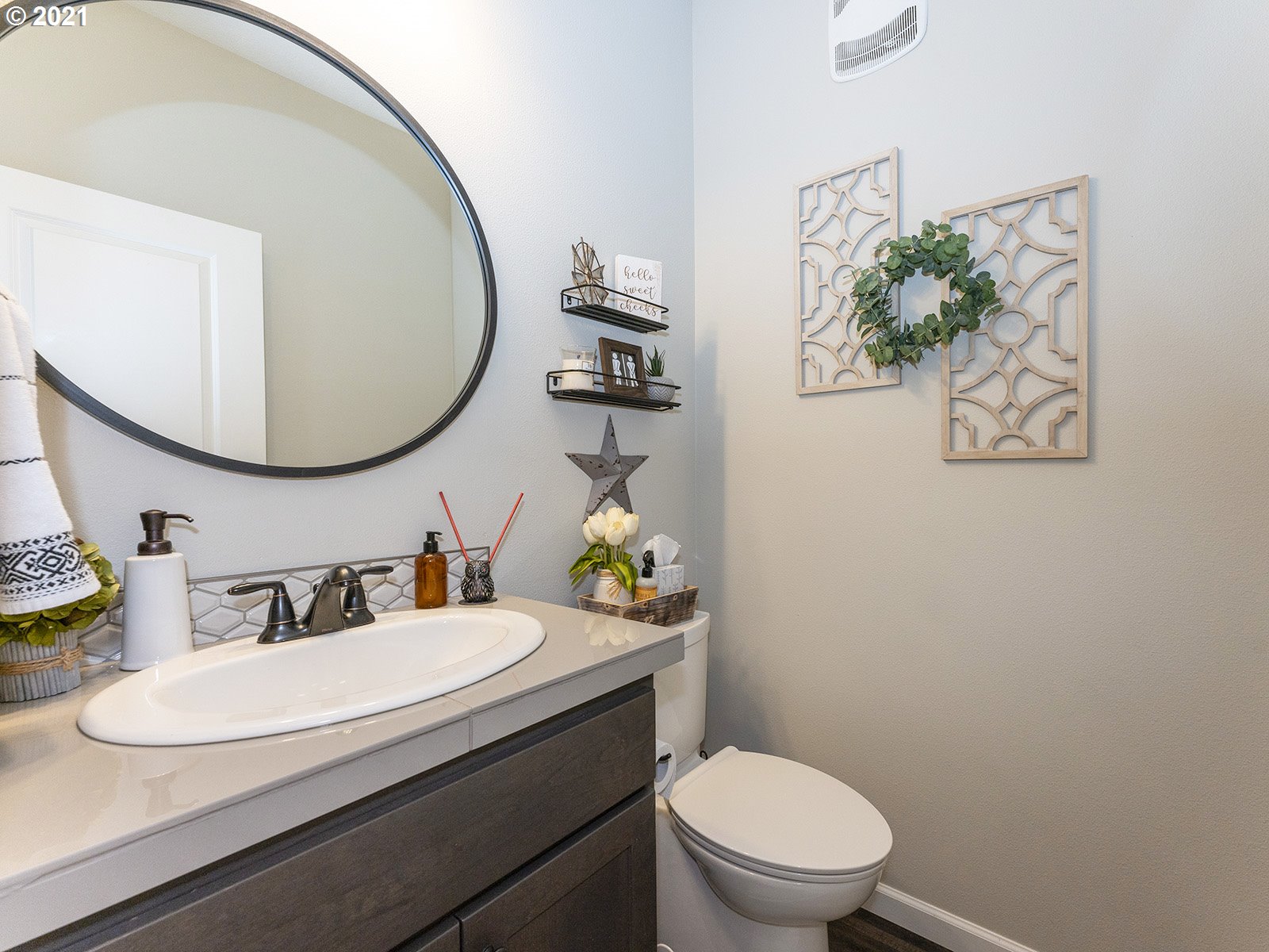 2813 Southeast Baker Avenue Gresham, OR 97080 - Photo 4 of 32 a bathroom with a toilet a sink and mirror