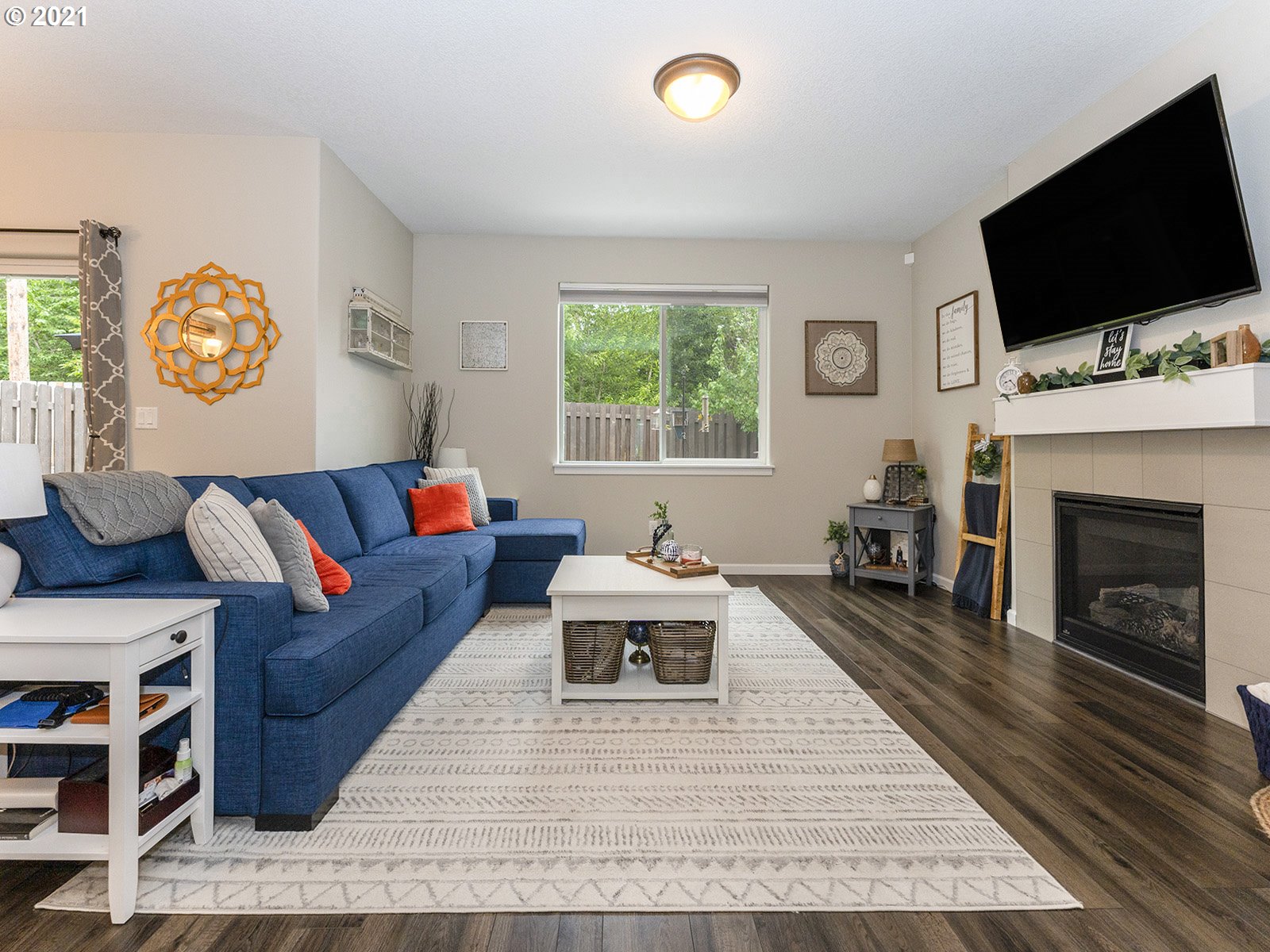 2813 Southeast Baker Avenue Gresham, OR 97080 - Photo 6 of 32 a living room with furniture and a flat screen tv