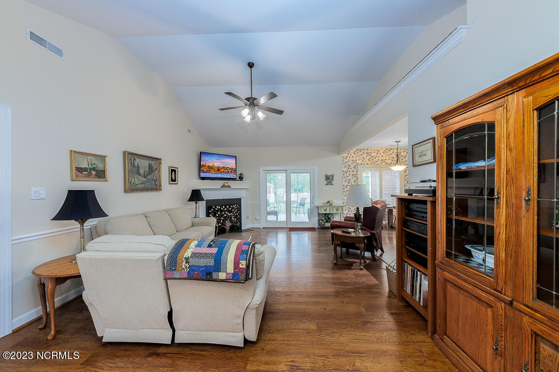 504 Neuchatel Road New Bern, NC 28562 - Photo 3 of 21 IMG_1818-Edit
