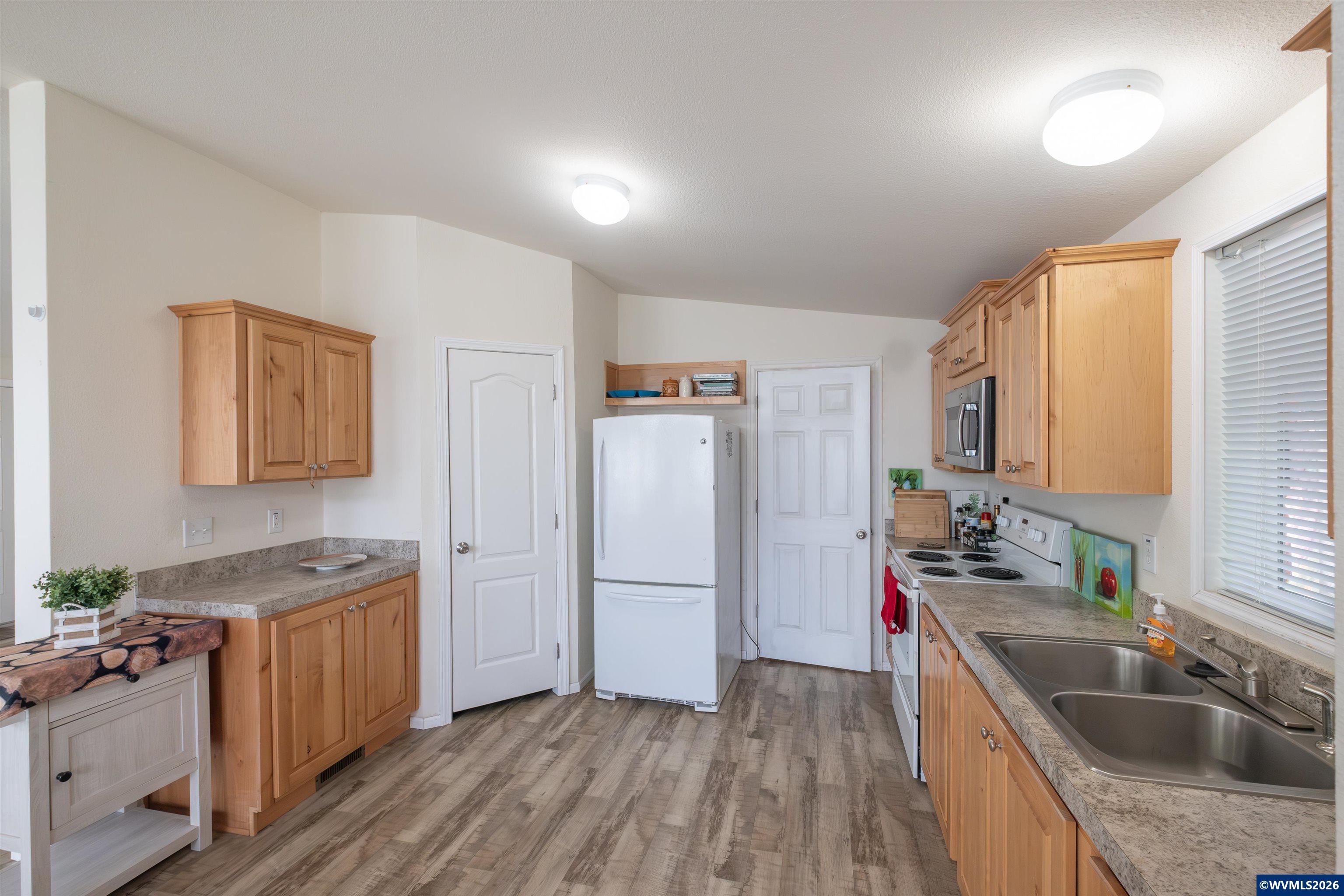 352 Southwest Butterfield Place Corvallis, OR 97333 - Photo 12 of 33
