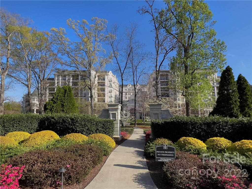 2823 Providence Road, Unit 254 Charlotte, NC 28211 - Photo 28 of 44 a backyard of a house with lots of green space and fountain view