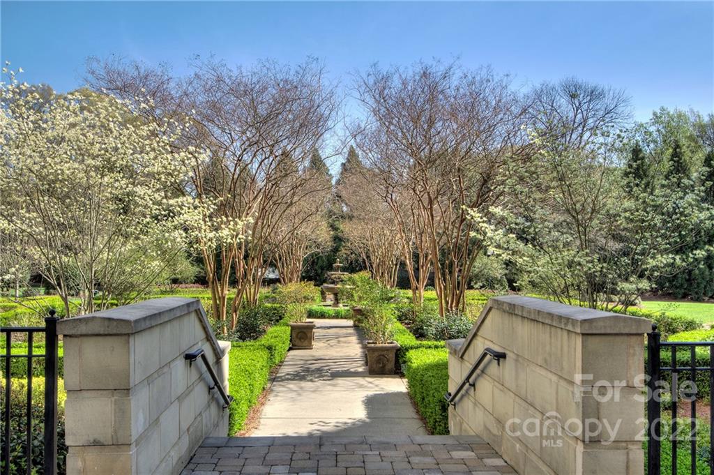 2823 Providence Road, Unit 254 Charlotte, NC 28211 - Photo 33 of 44 a view of a garden with patio