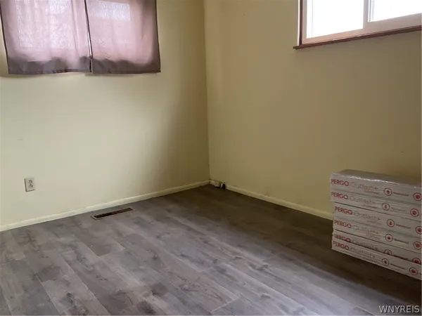 $209,900 | 28 Nicholas Drive North, Tonawanda, NY 14150