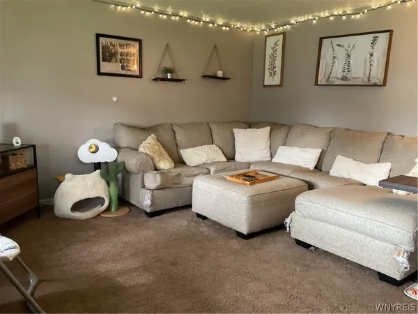 $209,900 | 28 Nicholas Drive North, Tonawanda, NY 14150