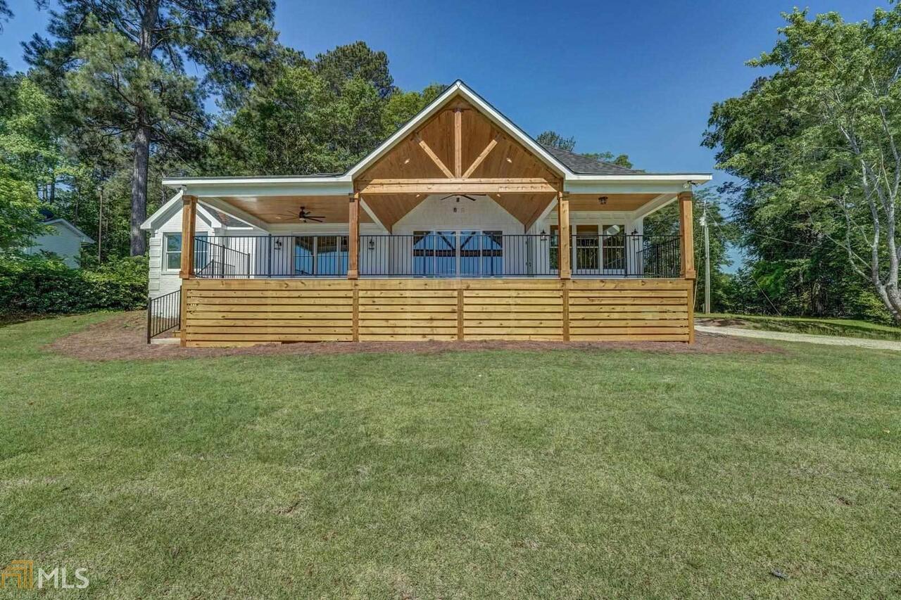 256 Strickland Pasture Road, Unit 330 Jackson, GA 30233 - Photo 1 of 1 a front view of a house with a garden