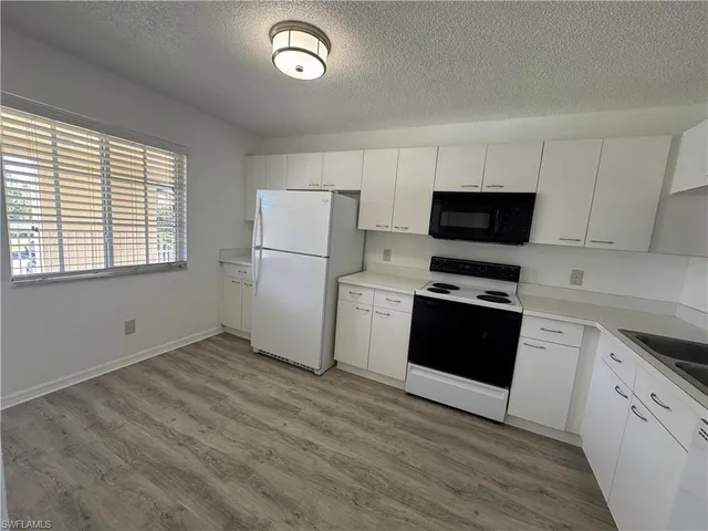 $1,900 | 7773 Jewel Lane, Unit 202, Naples, FL 34109