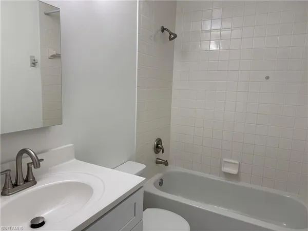 $1,900 | 7773 Jewel Lane, Unit 202, Naples, FL 34109
