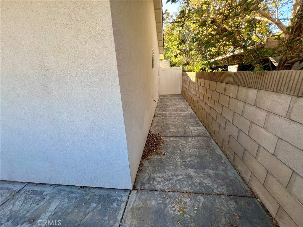 1133 Geraldine Avenue East, Unit B Lancaster, CA 93535 - Photo 23 of 27 a view of balcony