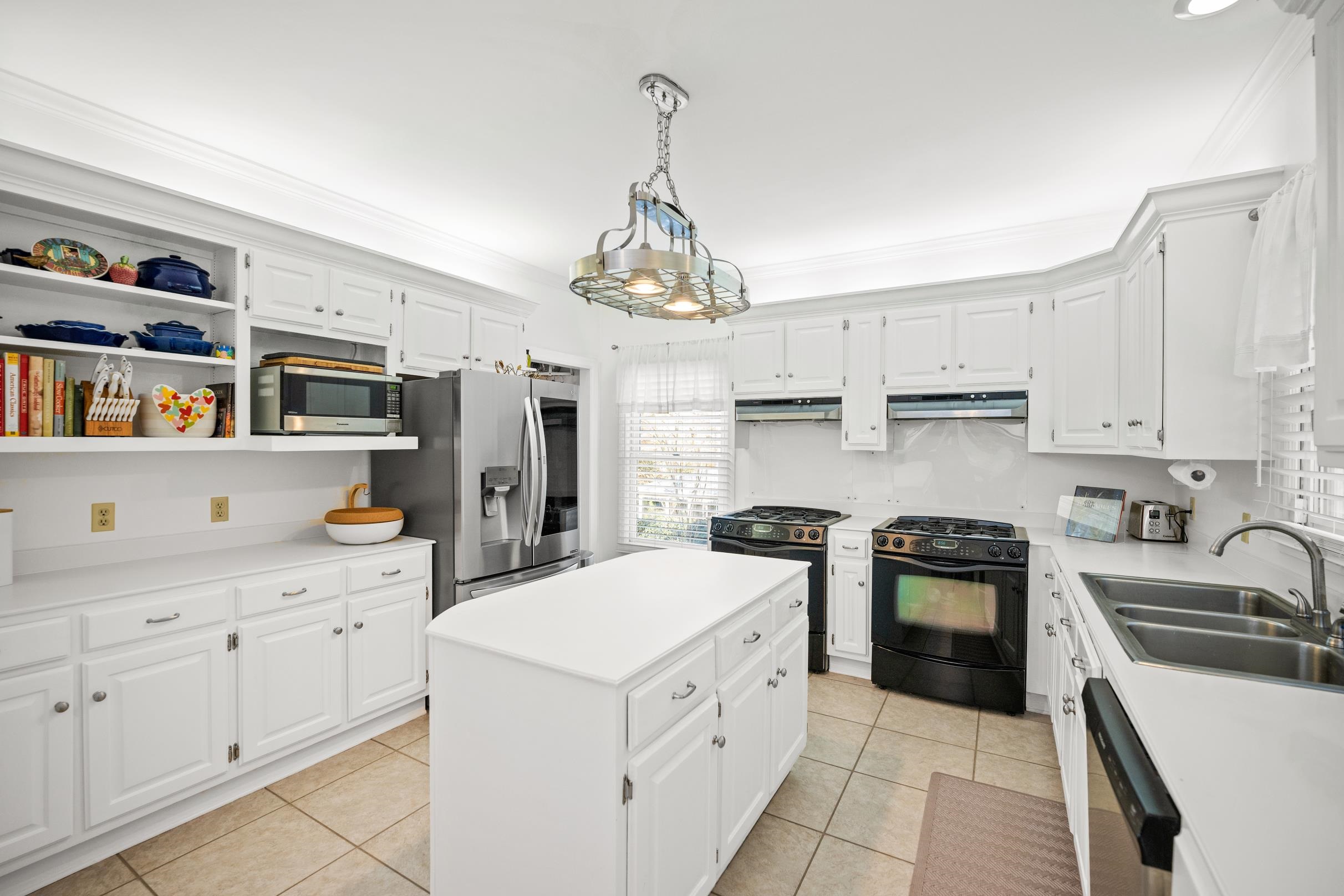 510 Oak Ridge Court West Daphne, AL 36526 - Photo 10 of 50 Kitchen