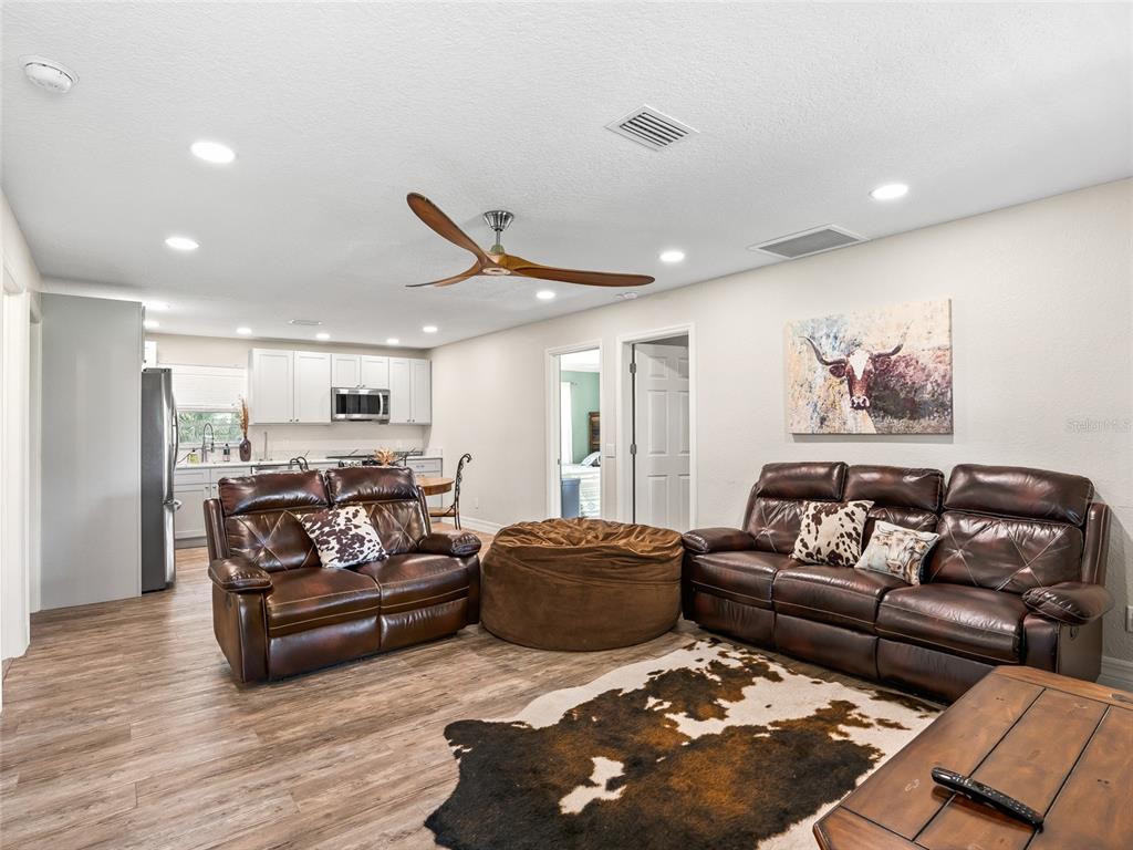 10291 Highway 40 Ocala, FL 34482 - Photo 2 of 21 a living room with furniture