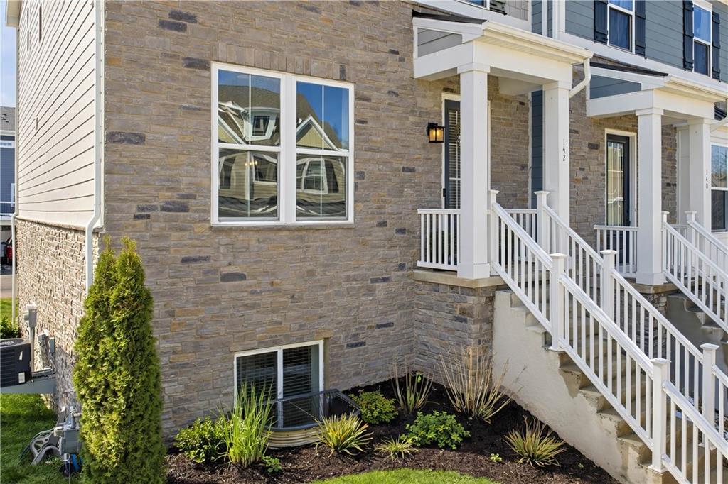 142 Seneca Place Mars, PA 16046 - Photo 3 of 50