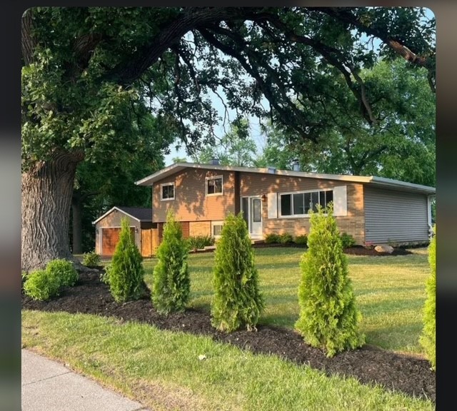 903 North Midlothian Road Mundelein, IL 60060 - Photo 1 of 27 Gallery Image 1