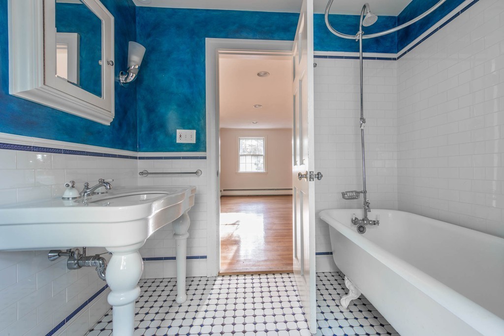 22 Bradford Road Weston, MA 02493 - Photo 11 of 30