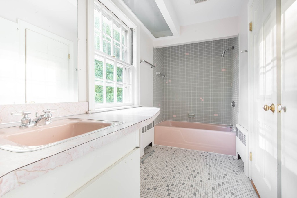 22 Bradford Road Weston, MA 02493 - Photo 19 of 30