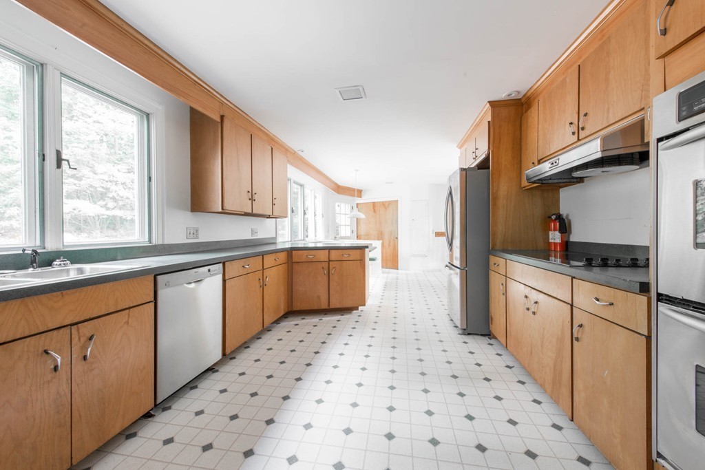 22 Bradford Road Weston, MA 02493 - Photo 3 of 30