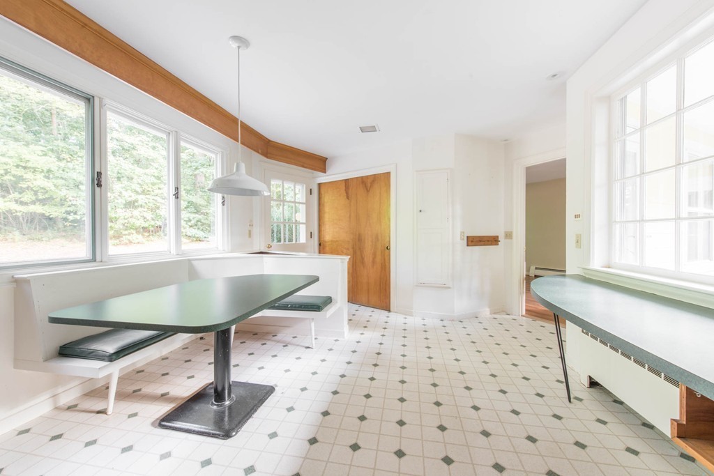 22 Bradford Road Weston, MA 02493 - Photo 5 of 30