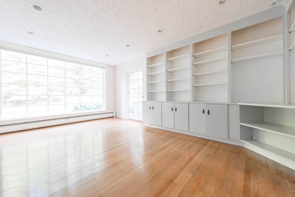 22 Bradford Road Weston, MA 02493 - Photo 9 of 30