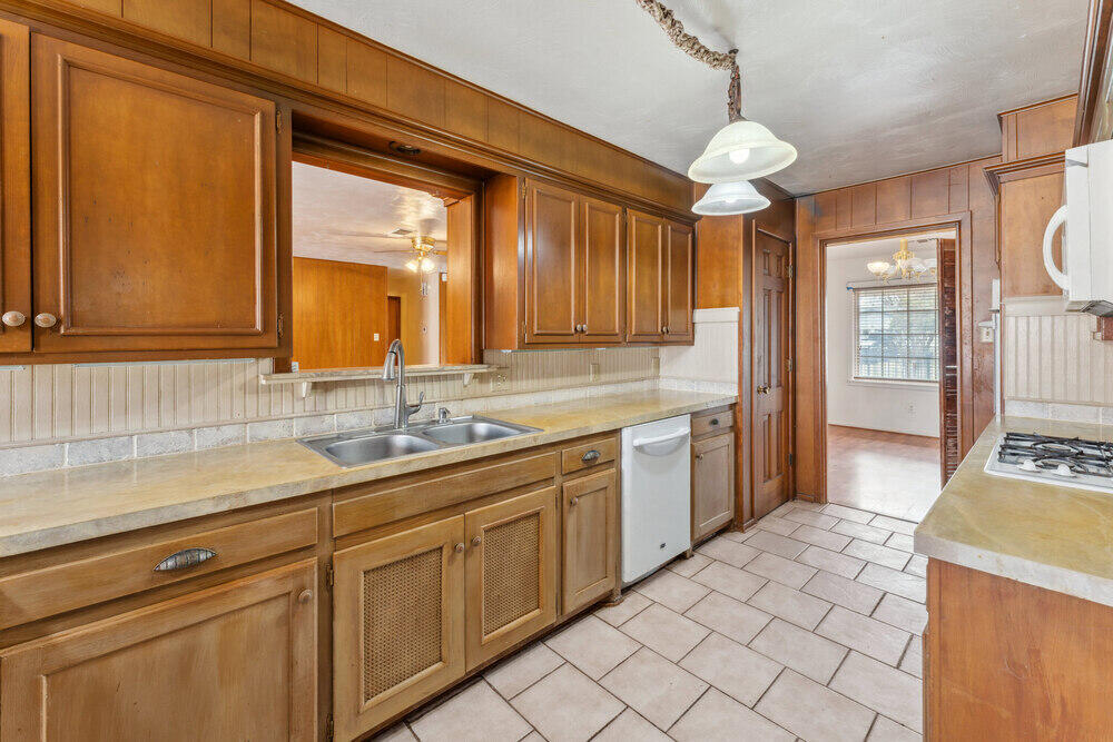 1618 56th Street Lubbock, TX 79412 - Photo 10 of 26 LowRes_56th_108