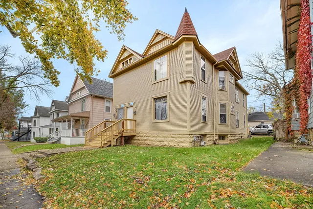 $389,900 | 214-216 North Hickory Street, Joliet, IL 60435