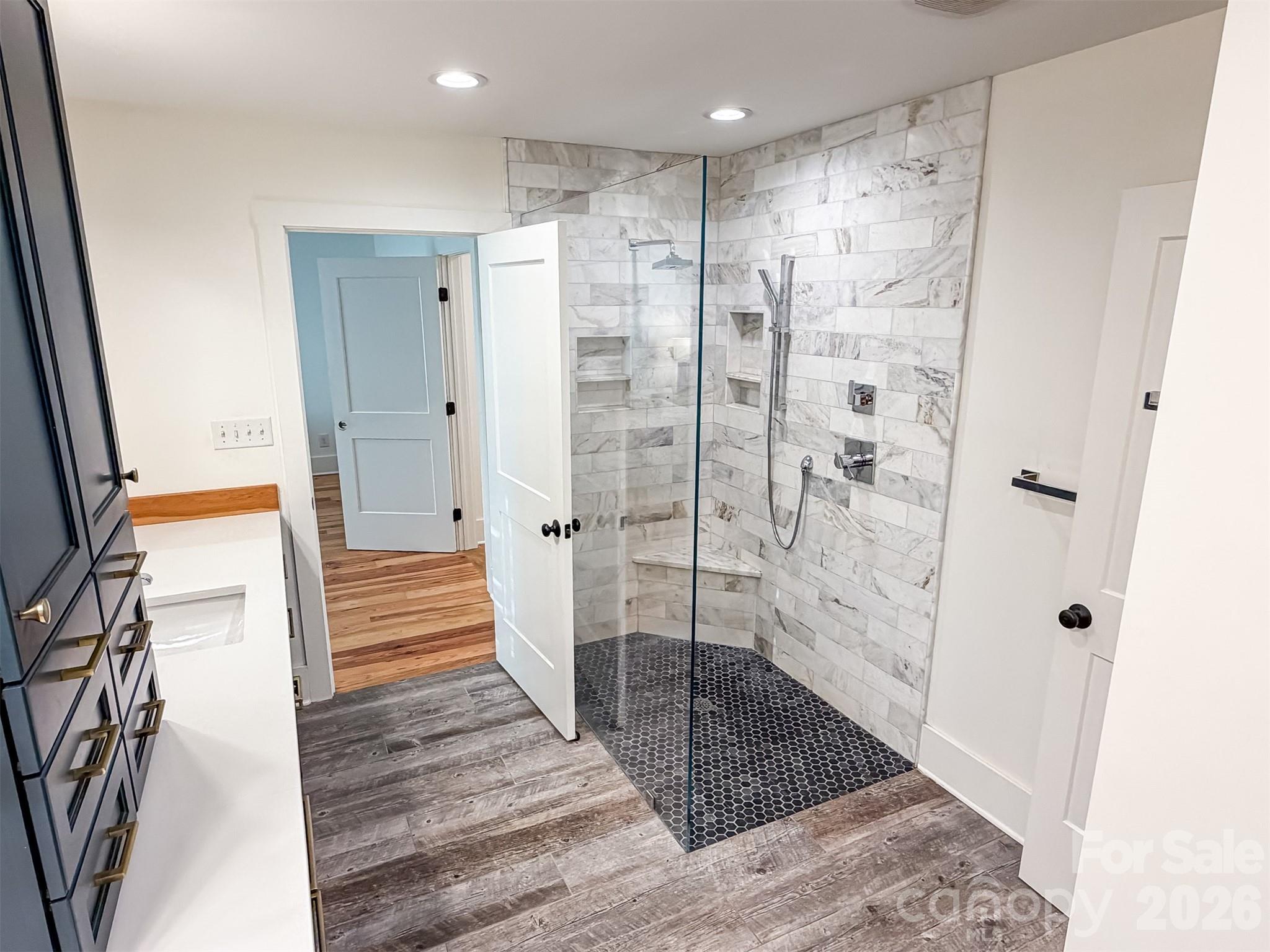 85 20th Avenue Northwest Hickory, NC 28601 - Photo 33 of 47 a bathroom with a shower and a tub