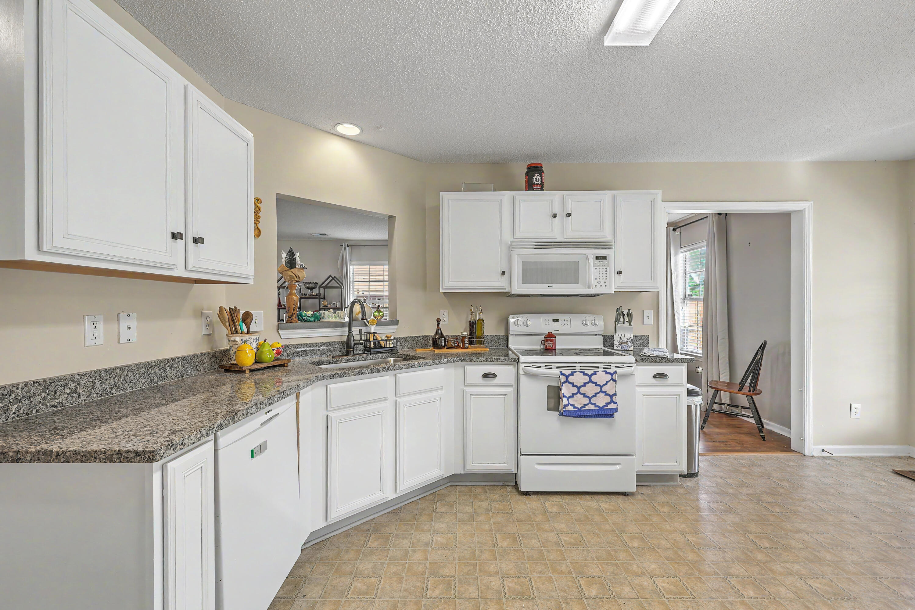 300 Dunning Road Summerville, SC 29486 - Photo 13 of 32
