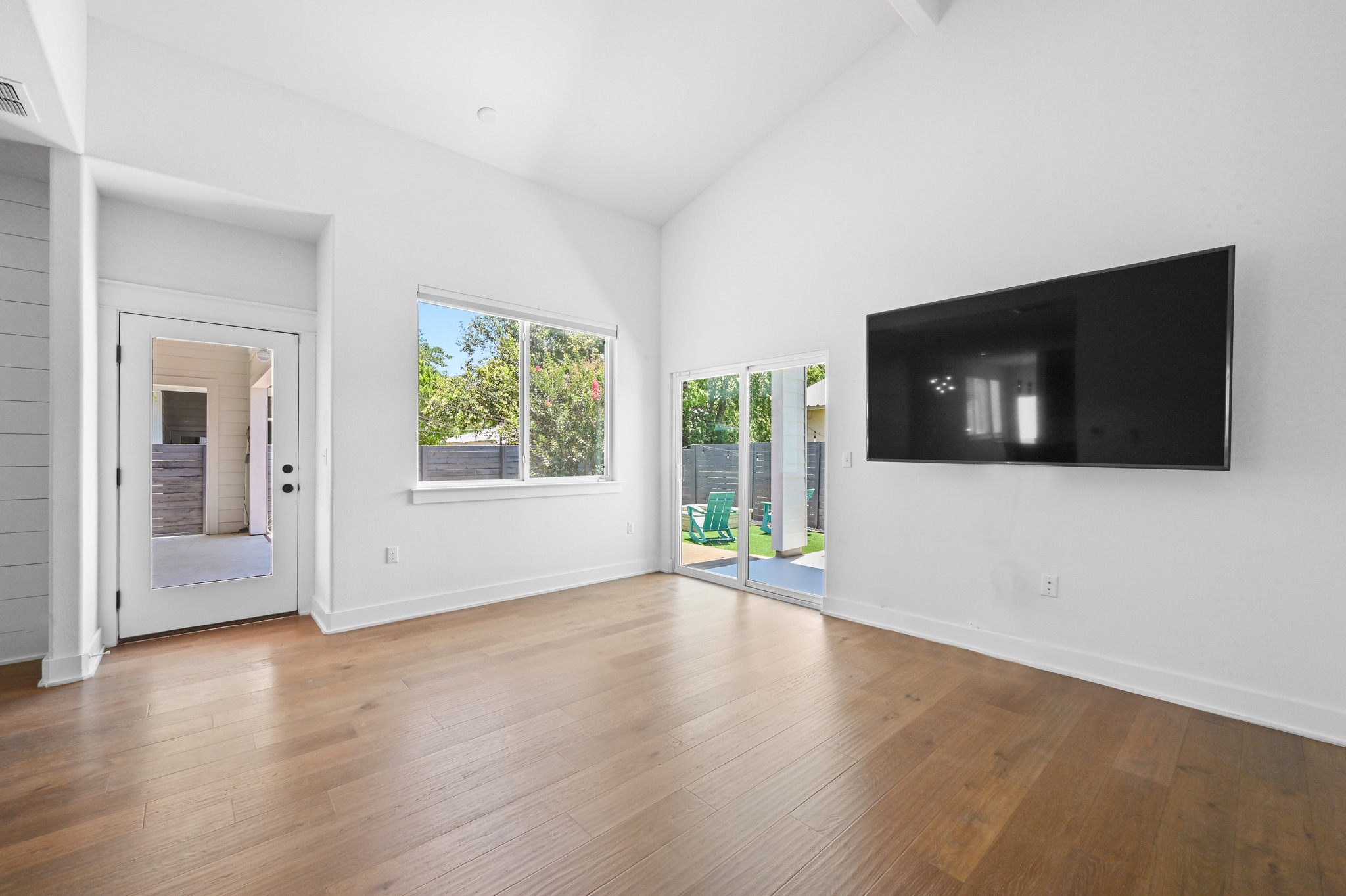1409 Casey Street, Unit B Austin, TX 78704 - Photo 9 of 27