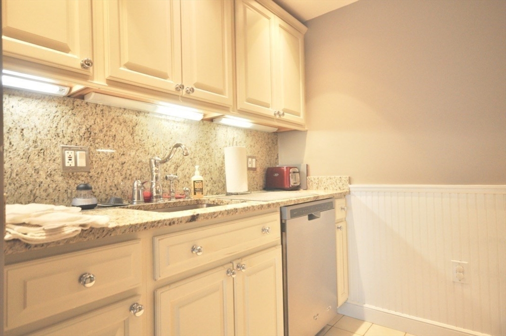 390 Commonwealth Avenue, Unit 210 Boston, MA 02215 - Photo 9 of 19 a bathroom with a sink and a mirror