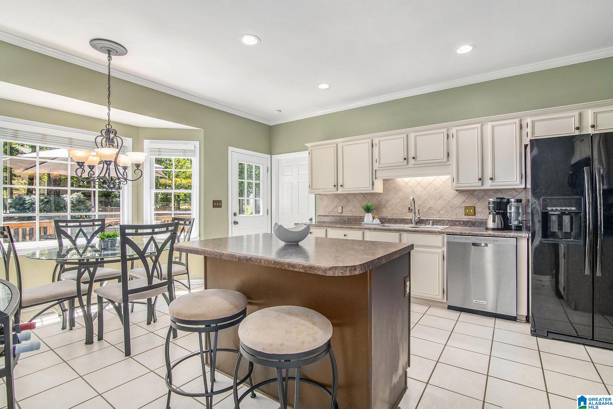 308 Regina Circle Birmingham, AL 35244 - Photo 9 of 42