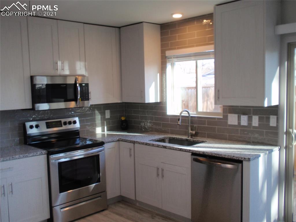 733 Alexander Road, Unit B Colorado Springs, CO 80909 - Photo 2 of 20