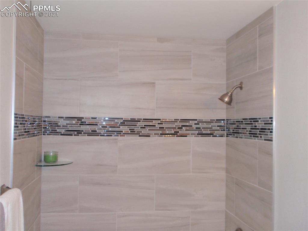 733 Alexander Road, Unit B Colorado Springs, CO 80909 - Photo 12 of 20
