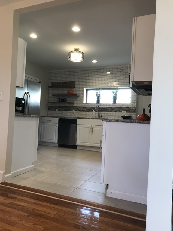 34 Littleton Street Springfield, MA 01104 - Photo 4 of 30