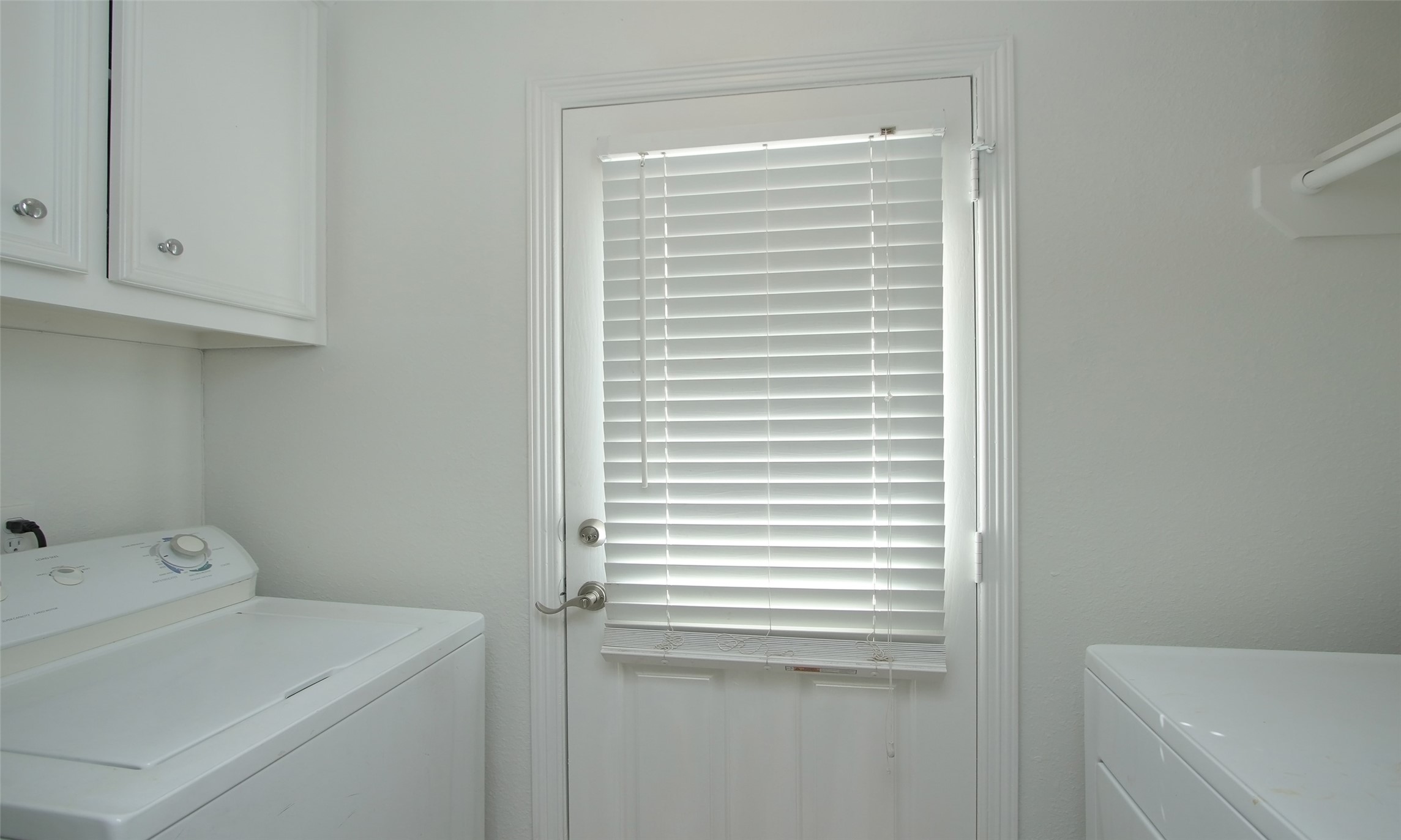 4331 Marina Street, Unit B Houston, TX 77007 - Photo 31 of 37 a view of bathroom and sink