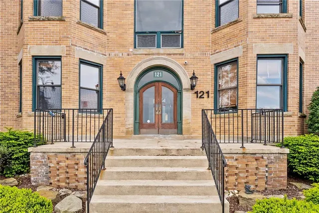 $159,000 | 121 Grandview Avenue, Unit 9, Pittsburgh, PA 15211