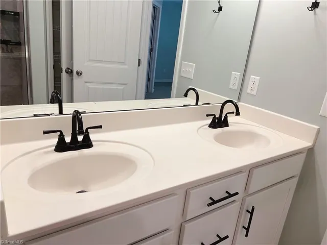 $1,800 | 1045 Coldstream Drive, Burlington, NC 27215