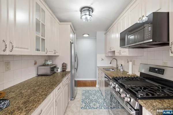 $549,000 | 1203 River Road, Unit 1H, Edgewater, NJ 07020