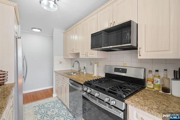$549,000 | 1203 River Road, Unit 1H, Edgewater, NJ 07020