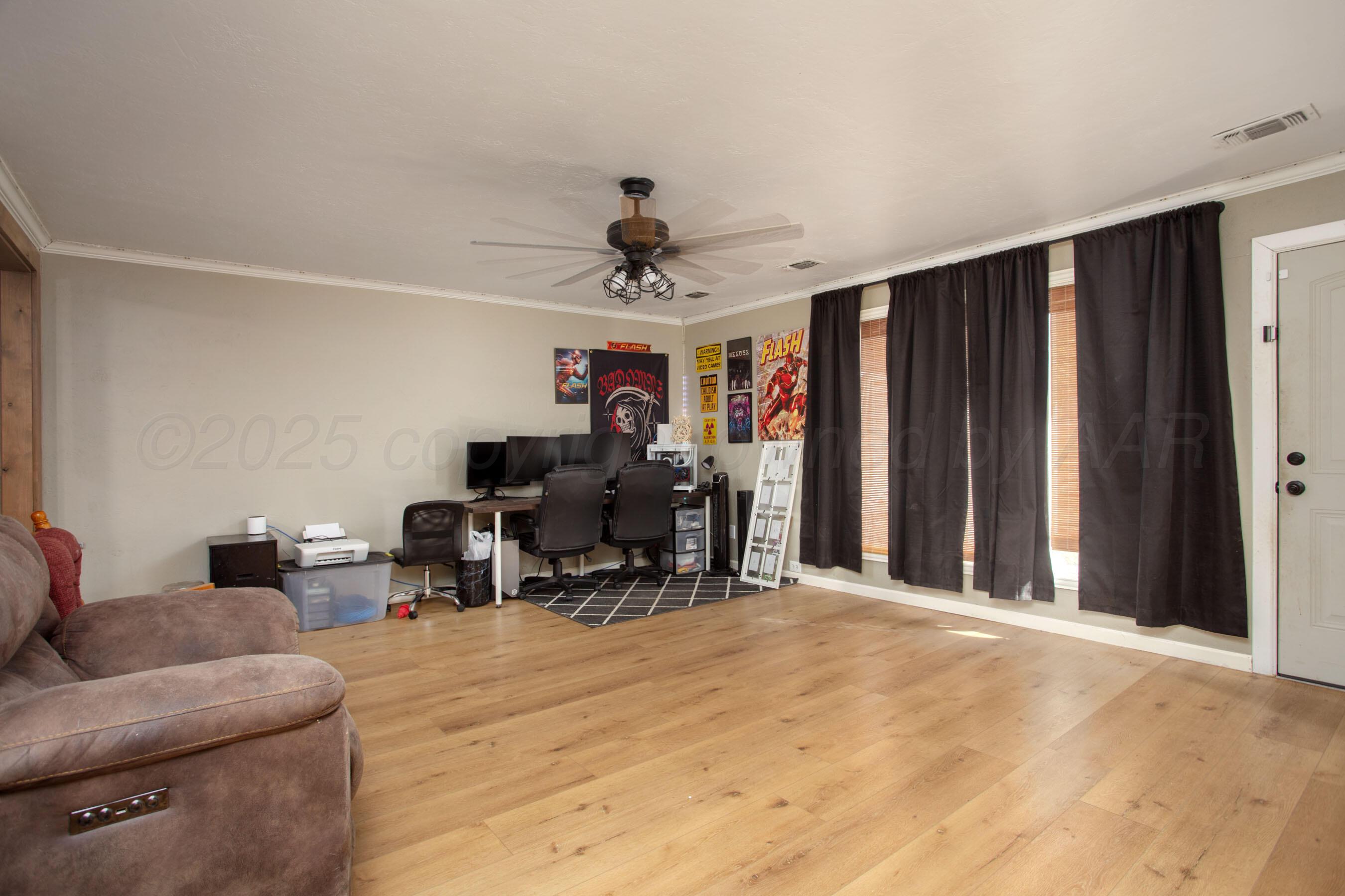 4409 South Lipscomb Street Amarillo, TX 79110 - Photo 11 of 23 a view of a livingroom with furniture and a ceiling fan