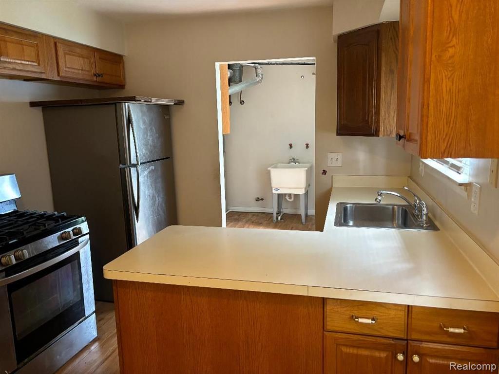 6810 Beech Daly Road Taylor, MI 48180 - Photo 3 of 9